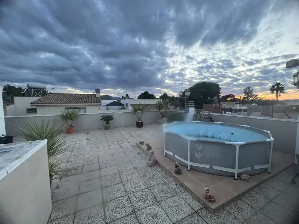 Piscina de Casa adosada en venda en Cieza amb Aire condicionat, Calefacció i Terrassa