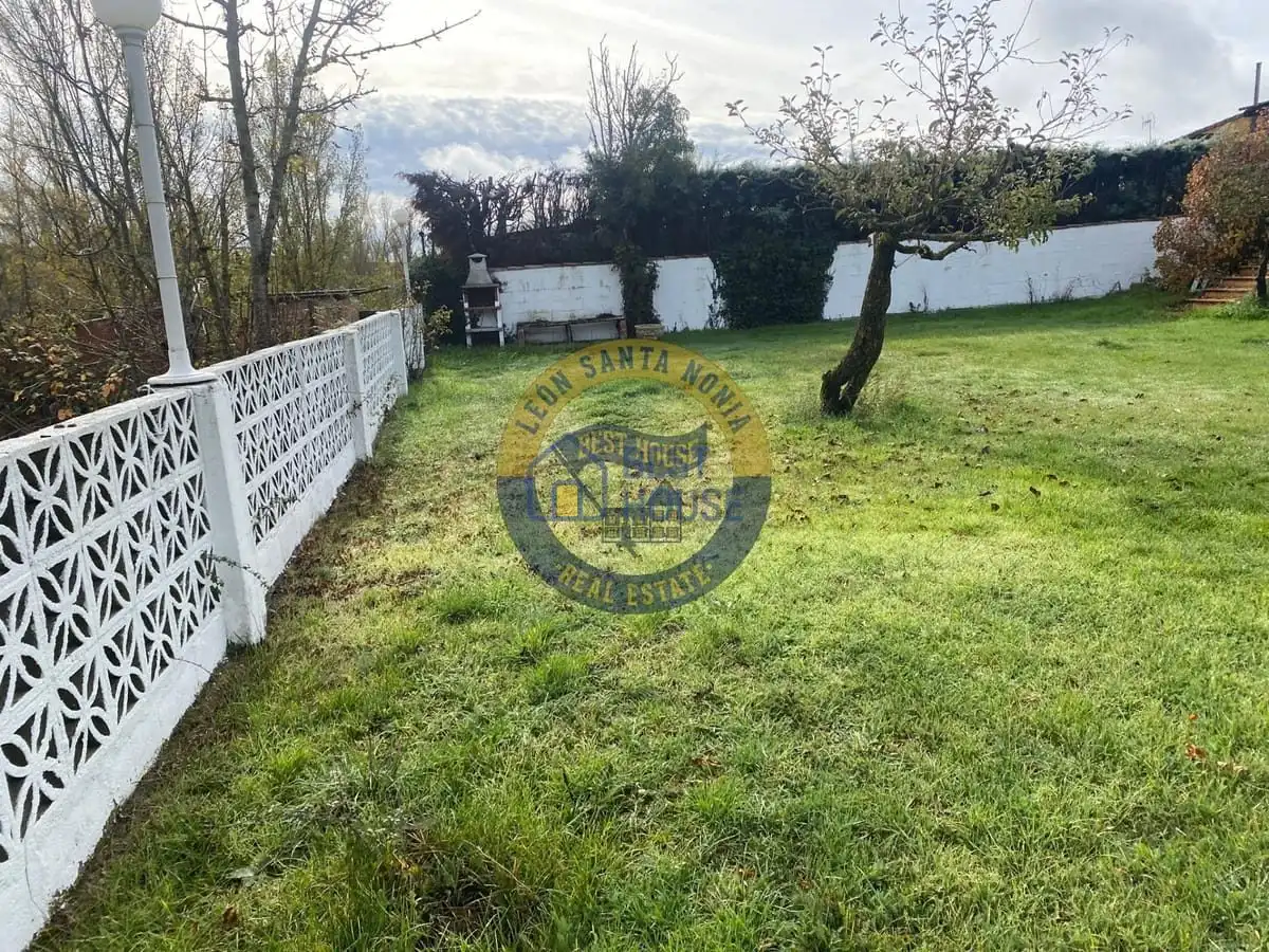 Casa o chalet en venta en Garrafe de Torío con Calefacción, Jardín privado y Parquet