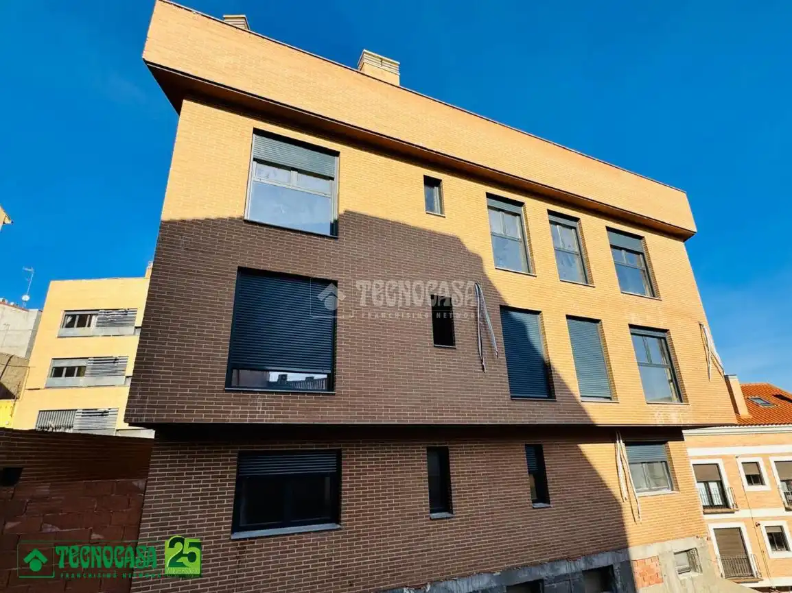 Exterior view of Duplexes for sale in Toledo  with Air Conditioner