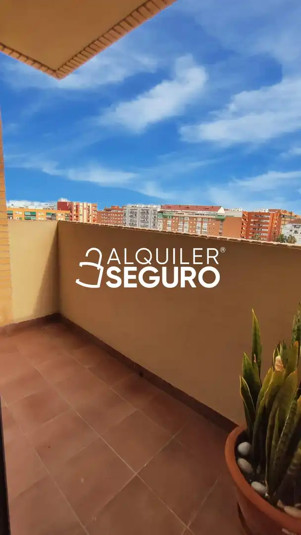 Vista exterior de Piso de alquiler en Valencia con Aire acondicionado y Calefacción