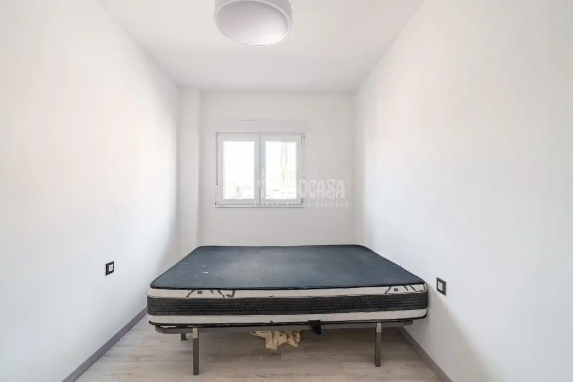 Bedroom of Flat for sale in Granada  with Air Conditioner, Heating and Terrace