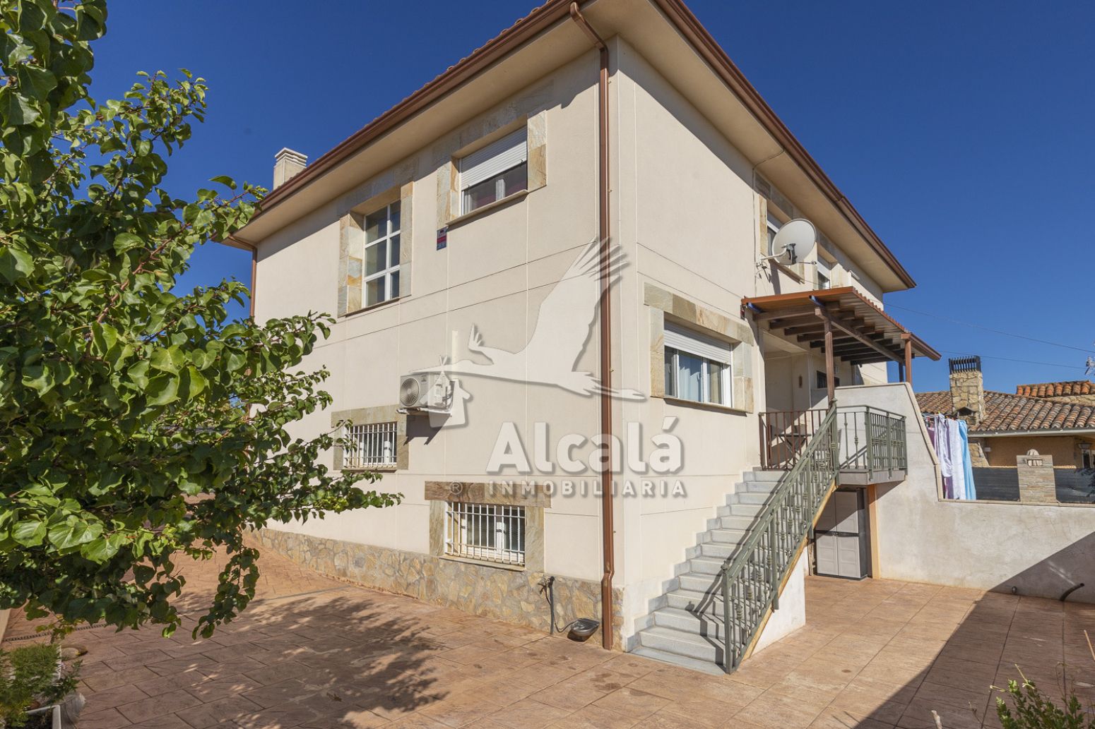 Vista exterior de Casa adosada en venta en Quer con Aire acondicionado, Calefacción y Terraza