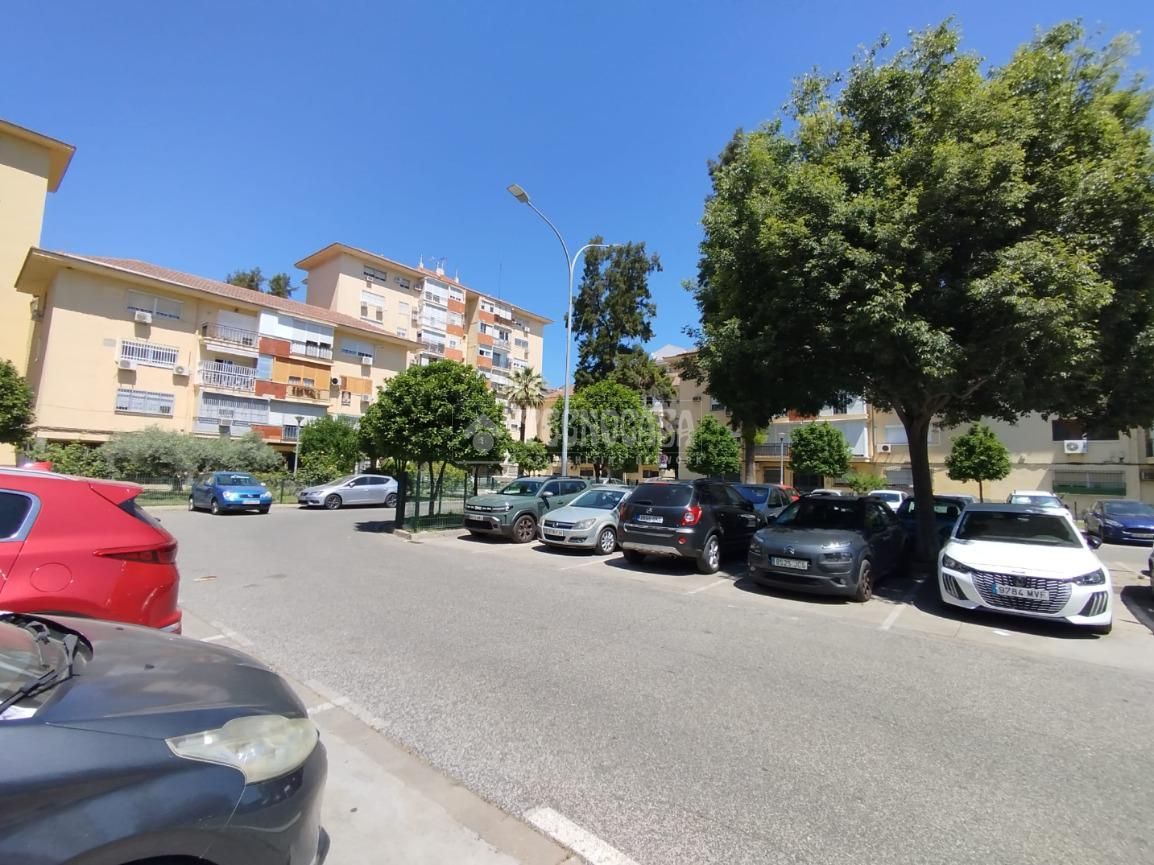 Aparcament de Local de lloguer en  Sevilla Capital amb Aire condicionat