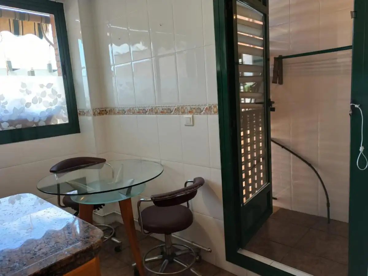 Apartament per a compartir en Valencia amb Aire condicionat, Moblat i Forn