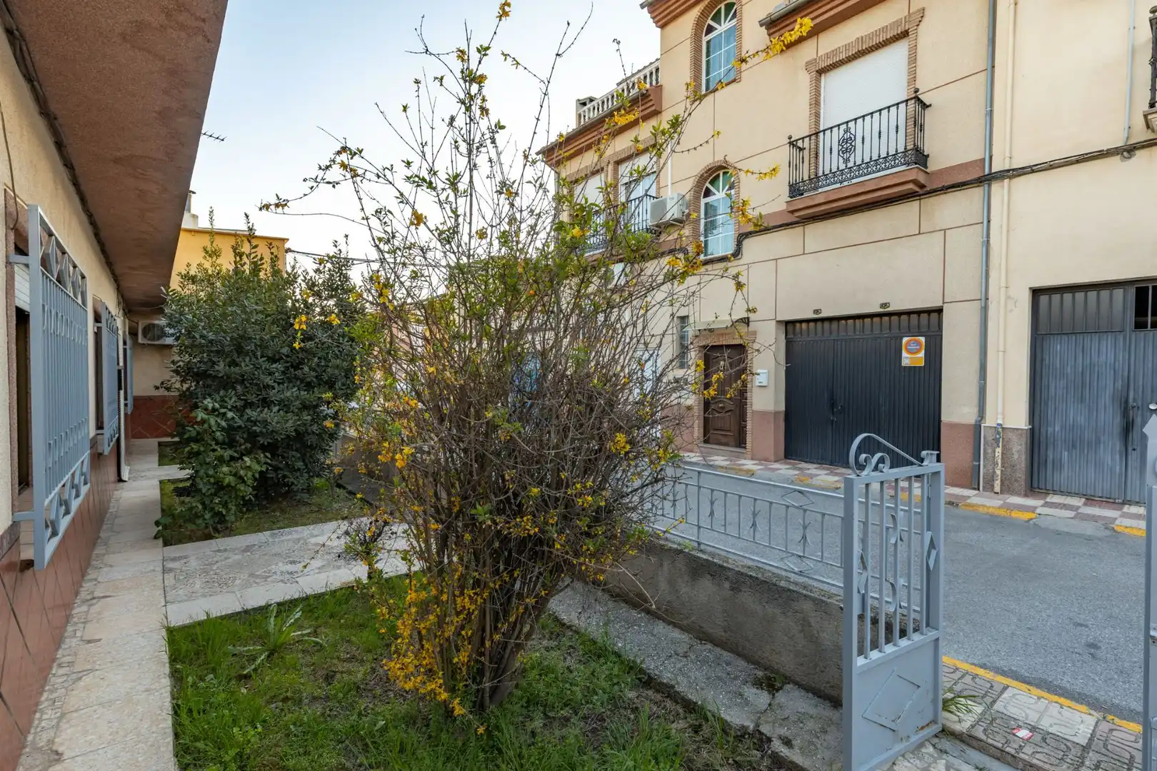 Vista exterior de Casa o xalet en venda en Albolote amb Piscina