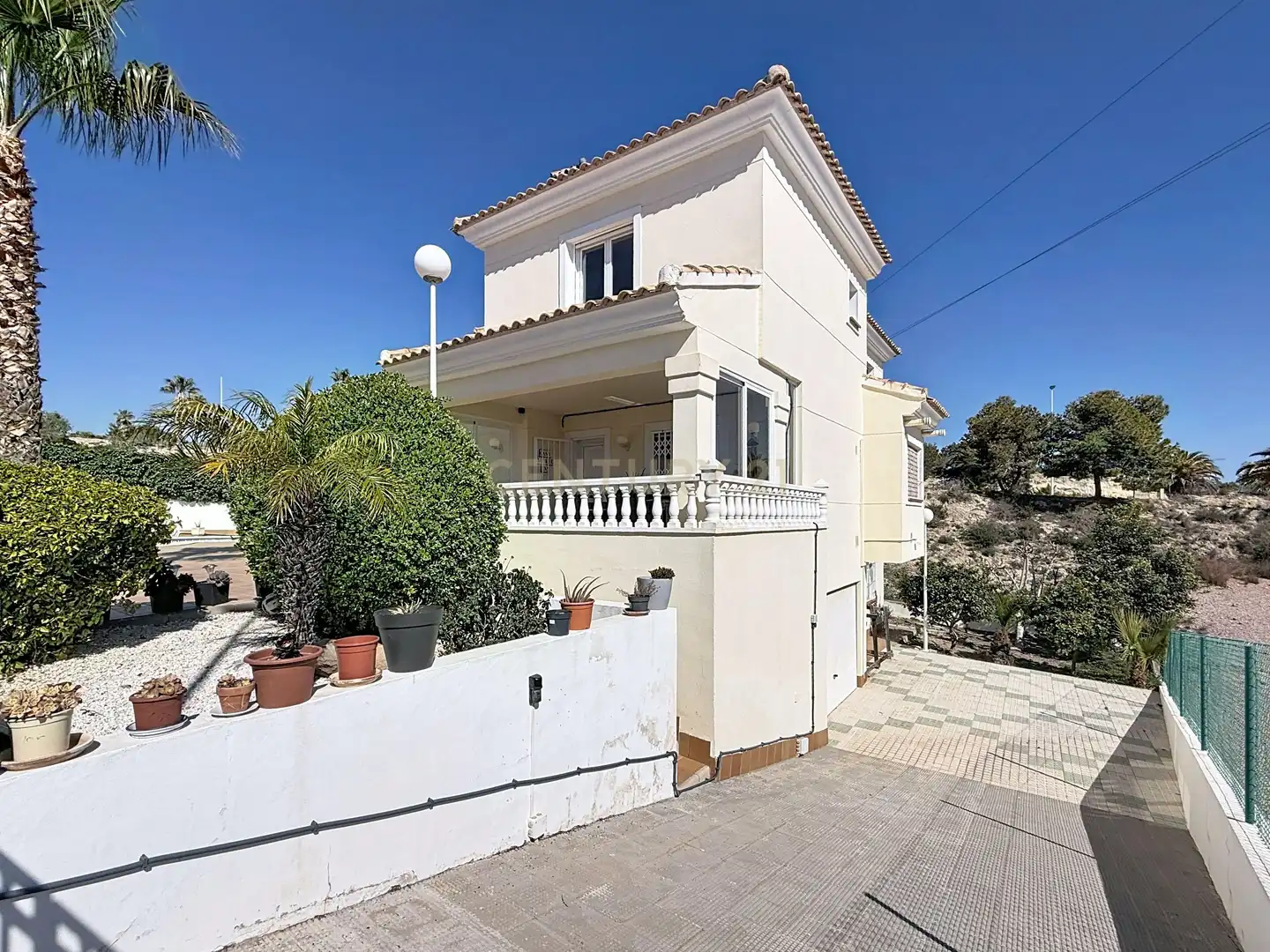Vista exterior de Casa o xalet en venda en Orihuela amb Jardí privat, Traster i Piscina