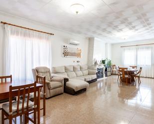 Sala d'estar de Casa o xalet en venda en Navarrés amb Aire condicionat, Jardí privat i Terrassa