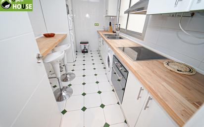 Kitchen of Flat to rent in  Granada Capital  with Air Conditioner, Furnished and Oven