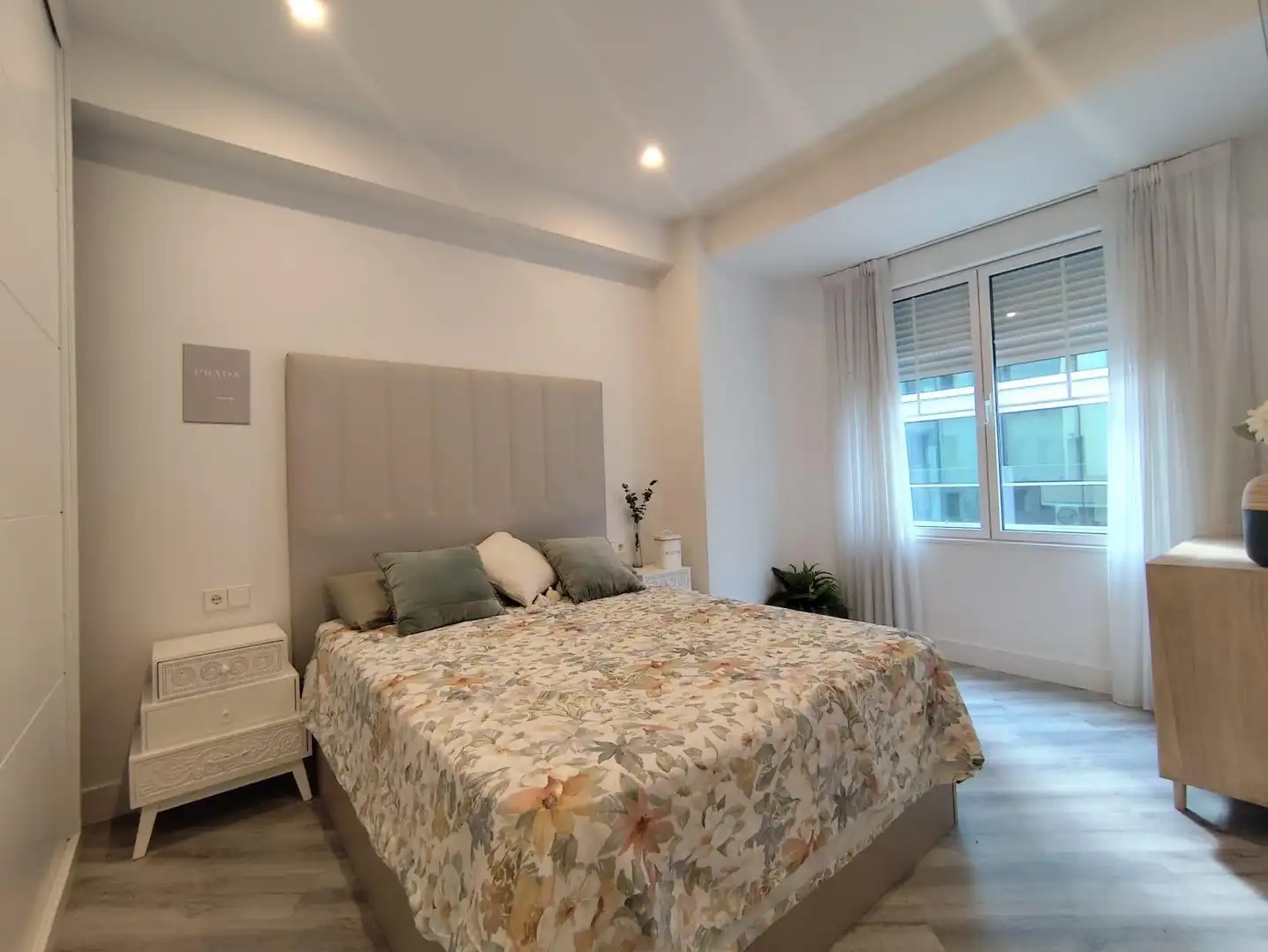 Schlafzimmer von Wohnungen zur Miete in Santander mit Heizung, Parkett und Möbliert
