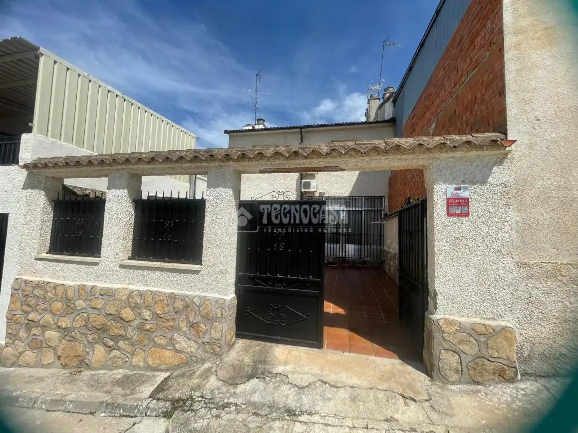 Vista exterior de Casa adosada en venta en Calera y Chozas con Aire acondicionado, Calefacción y Terraza