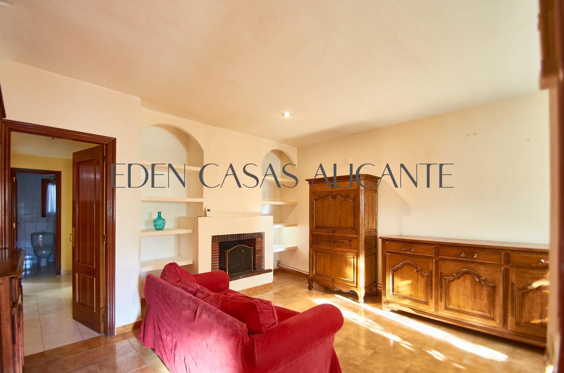 Casa adosada en venda en El Campello amb Aire condicionat, Calefacció i Jardí privat