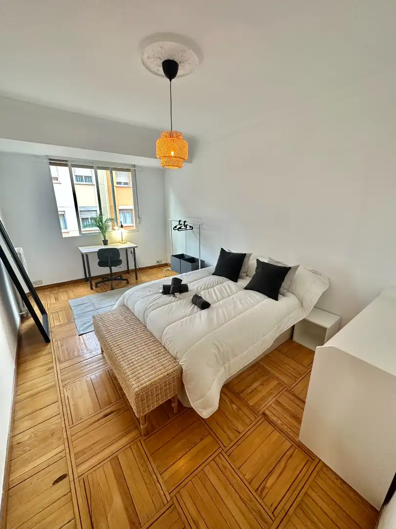 Habitación de Piso para compartir en  Madrid Capital con Calefacción, Amueblado y Horno
