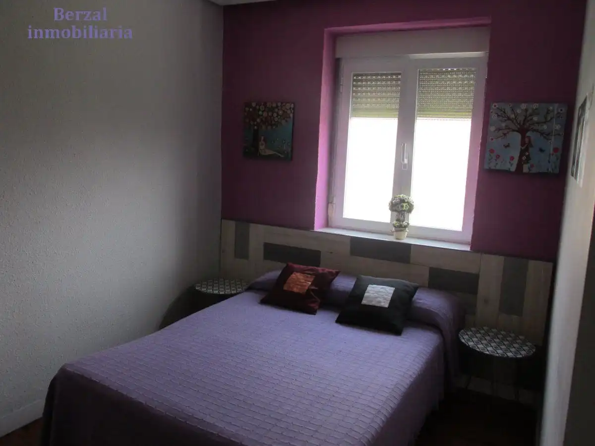 Dormitori de Casa o xalet en venda en  Logroño amb Calefacció, Jardí privat i Terrassa