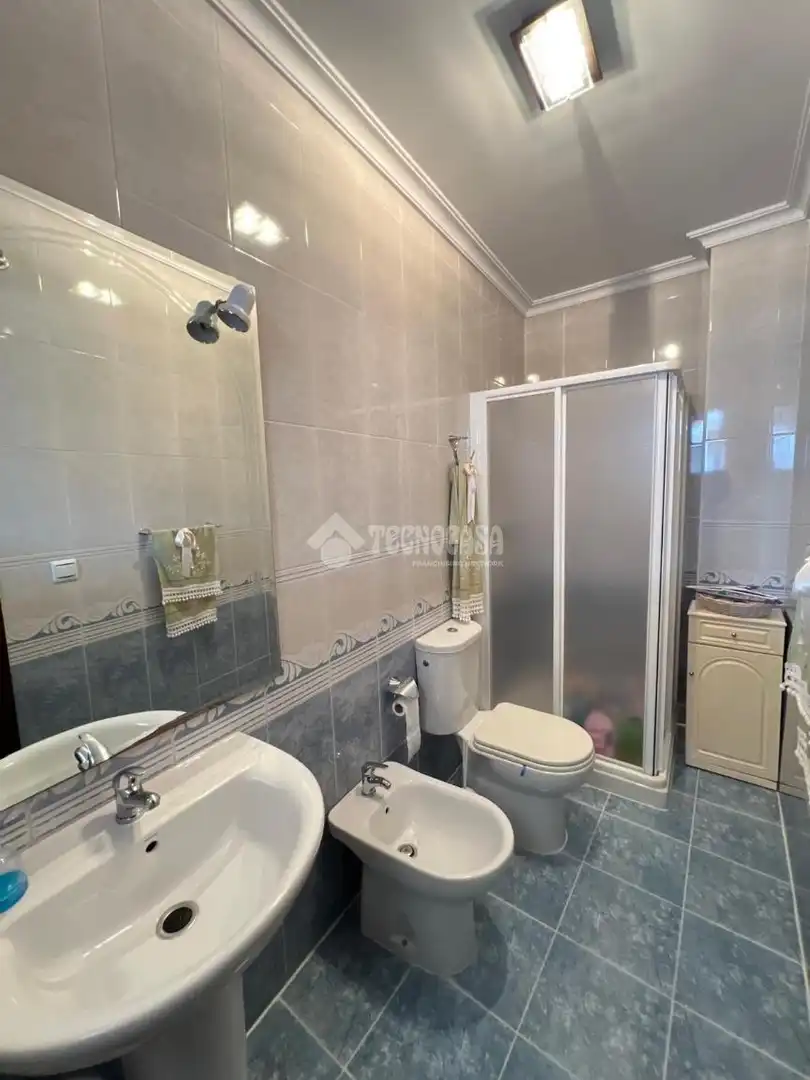 Bathroom of Flat for sale in Dos Hermanas  with Air Conditioner