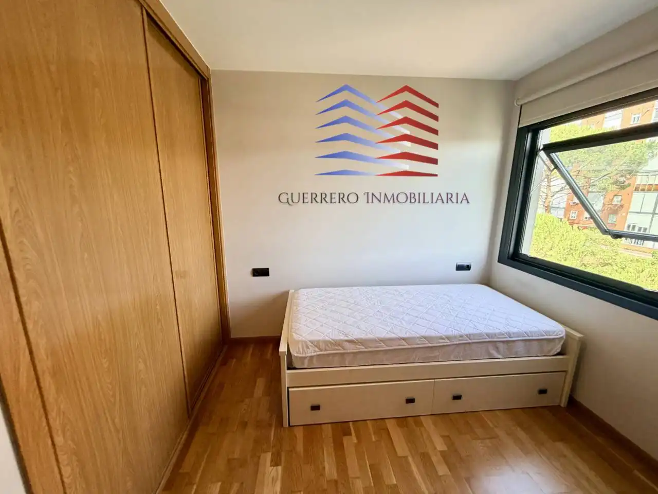 Dormitori de Apartament en venda en Ourense Capital  amb Calefacció, Parquet i Traster