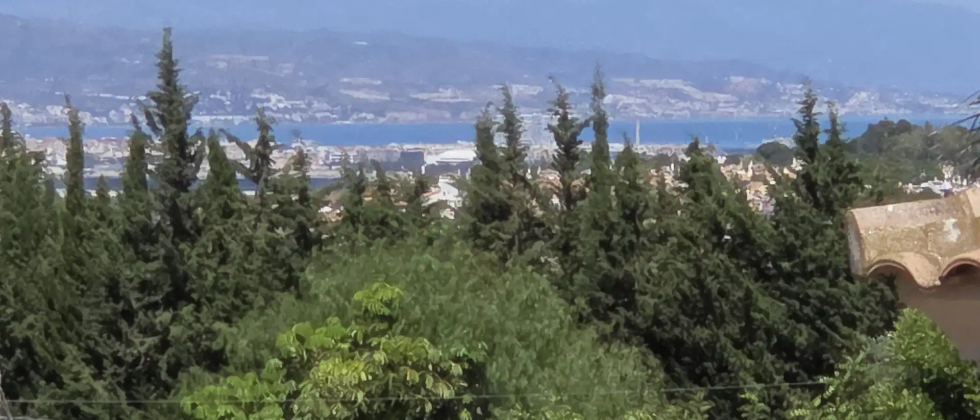 Einfamilien-Reihenhaus zum Verkauf in Alhaurín de la Torre mit Klimaanlage, Privatgarten und Terrasse