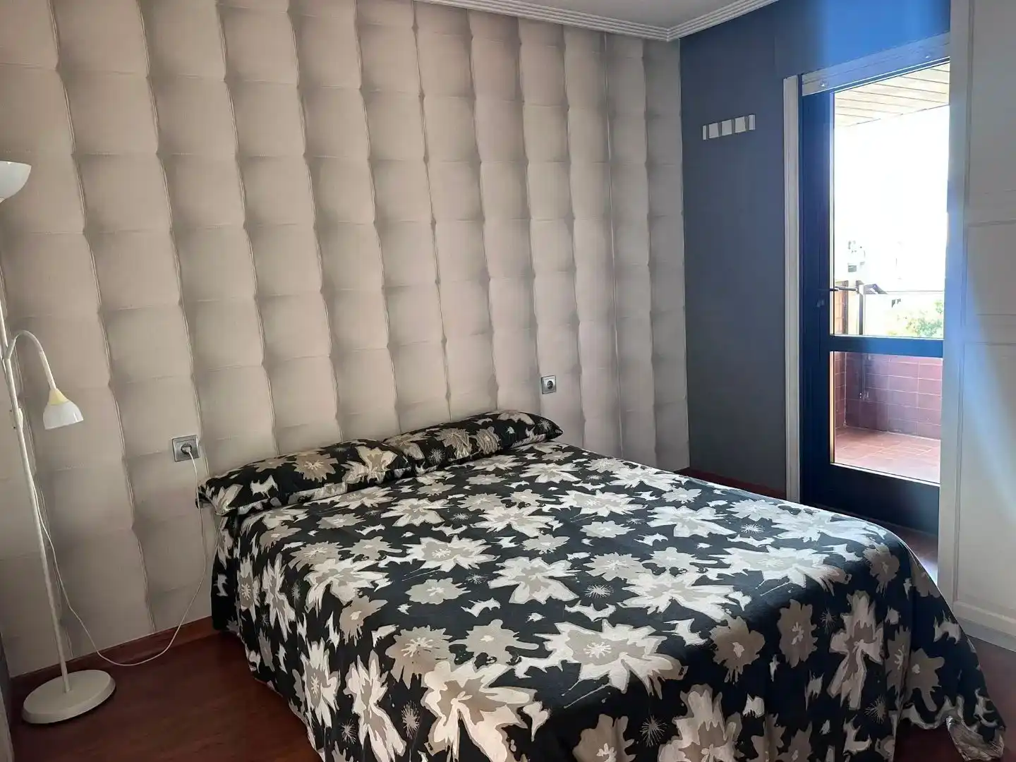 Dormitori de Apartament en venda en Vigo  amb Jardí privat, Parquet i Traster