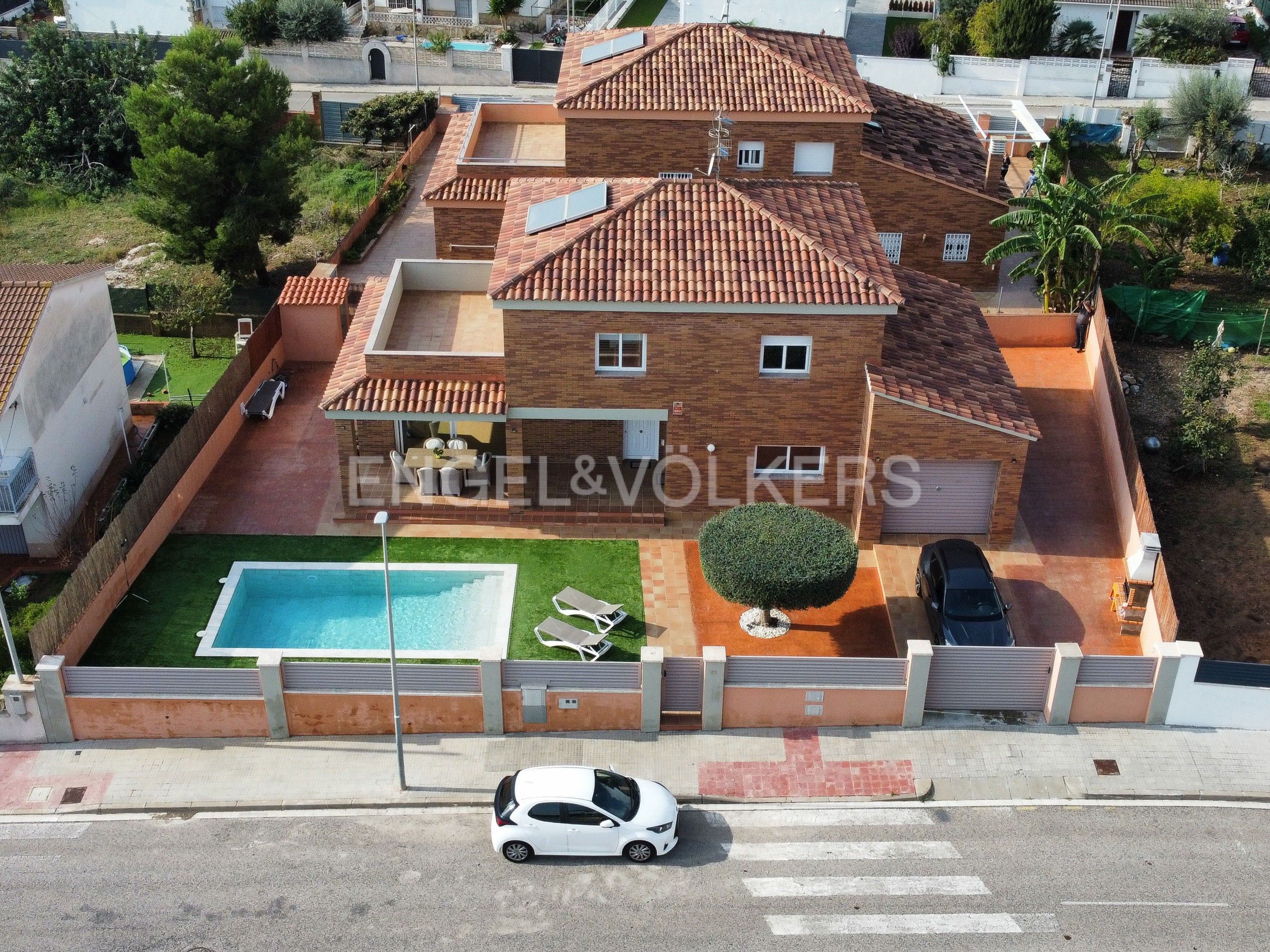 Vista exterior de Casa o xalet en venda en Cubelles amb Aire condicionat, Calefacció i Jardí privat