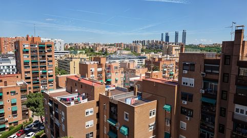 Foto 2 de Piso de alquiler en Calle de Valdevarnes, Valdezarza, Madrid Capital