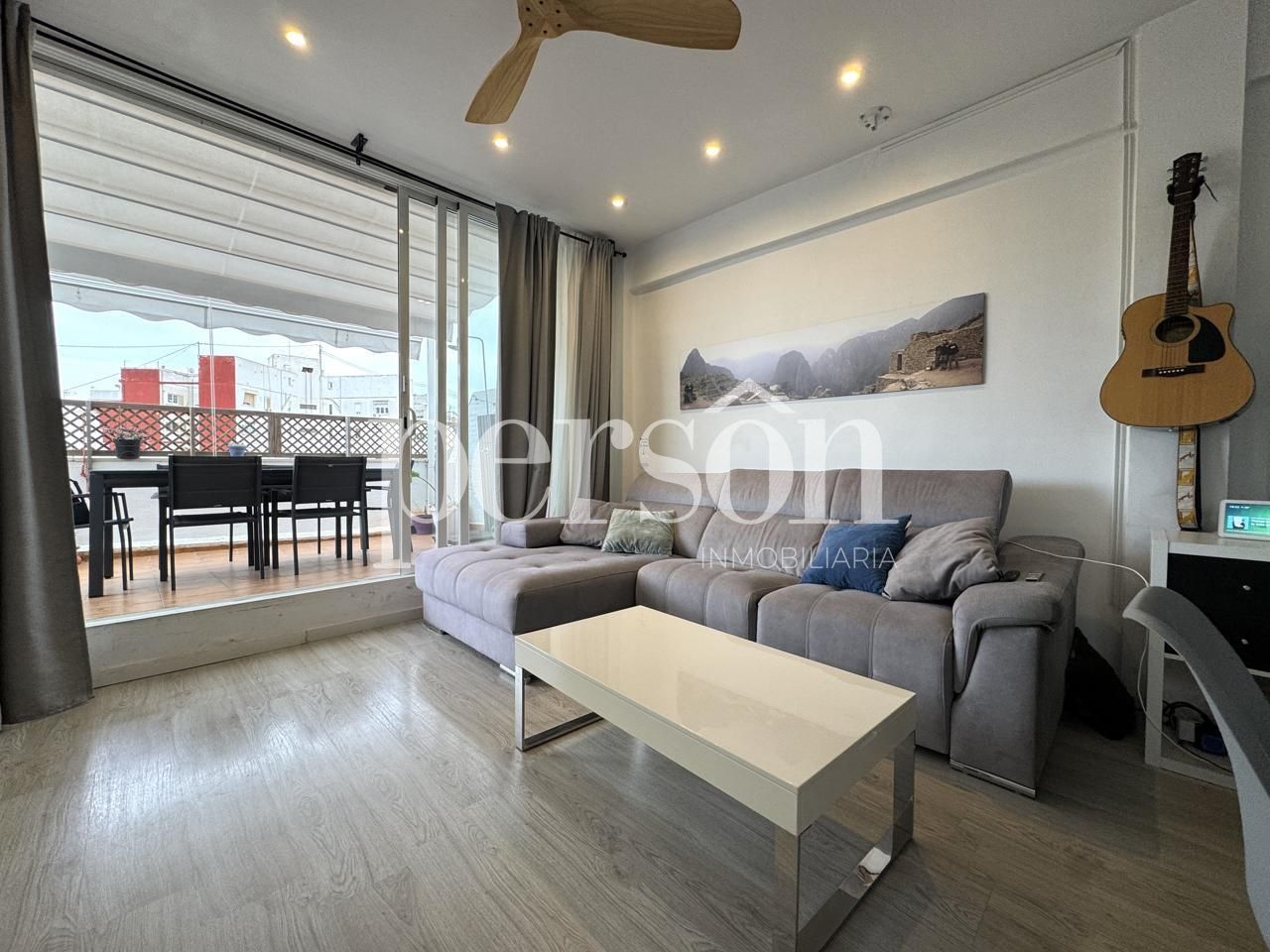 Living room of Attic to rent in  Valencia Capital  with Air Conditioner, Heating and Furnished