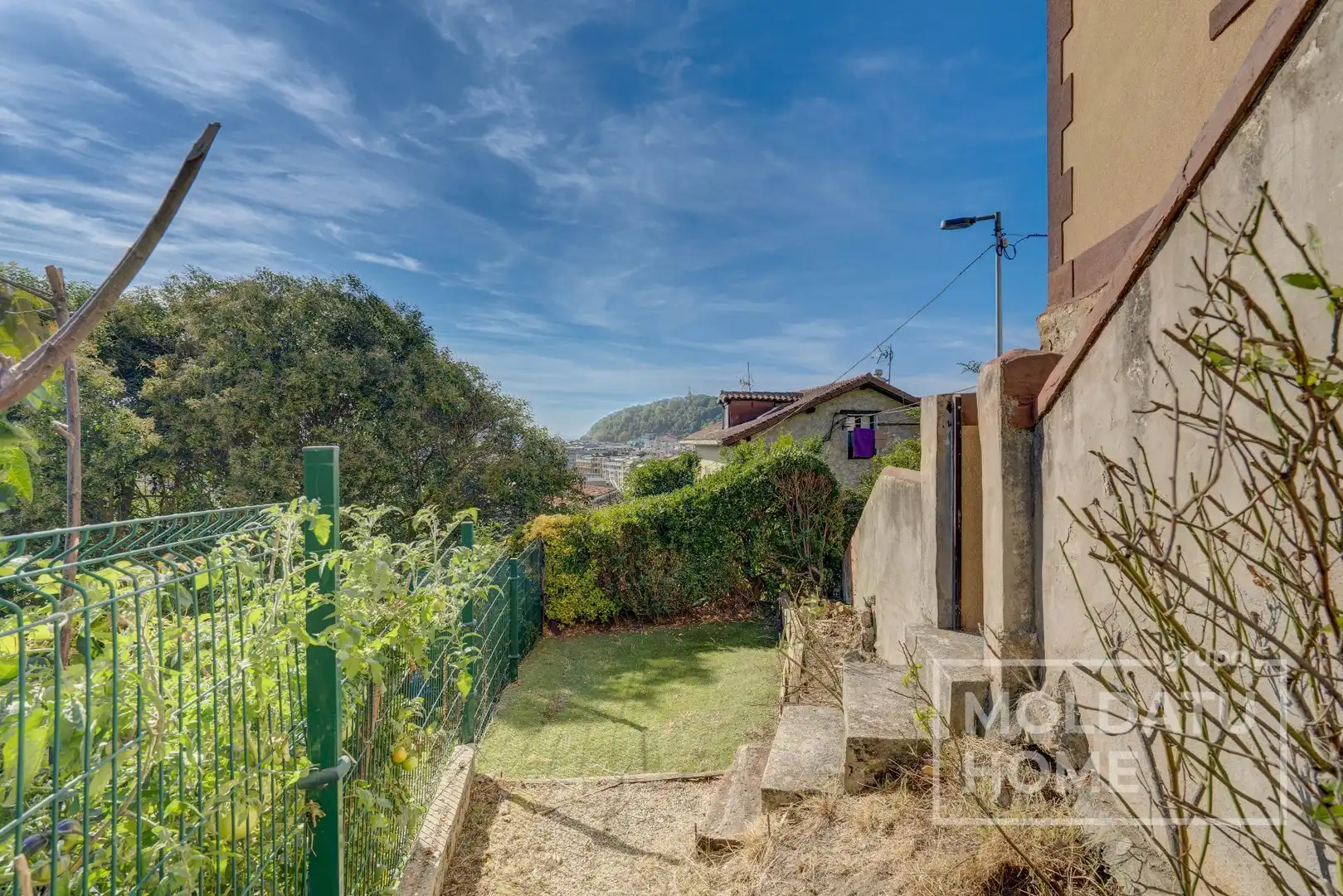 Vista exterior de Pis en venda en Donostia - San Sebastián  amb Calefacció i Jardí privat