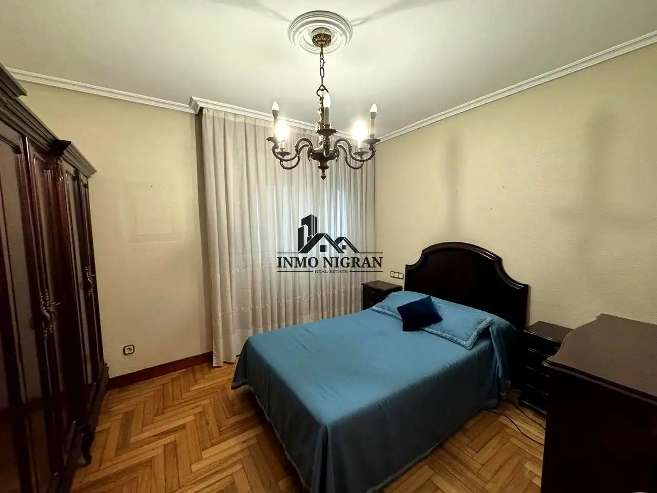 Schlafzimmer von Wohnung zum Verkauf in Vigo  mit Heizung, Parkett und Abstellraum