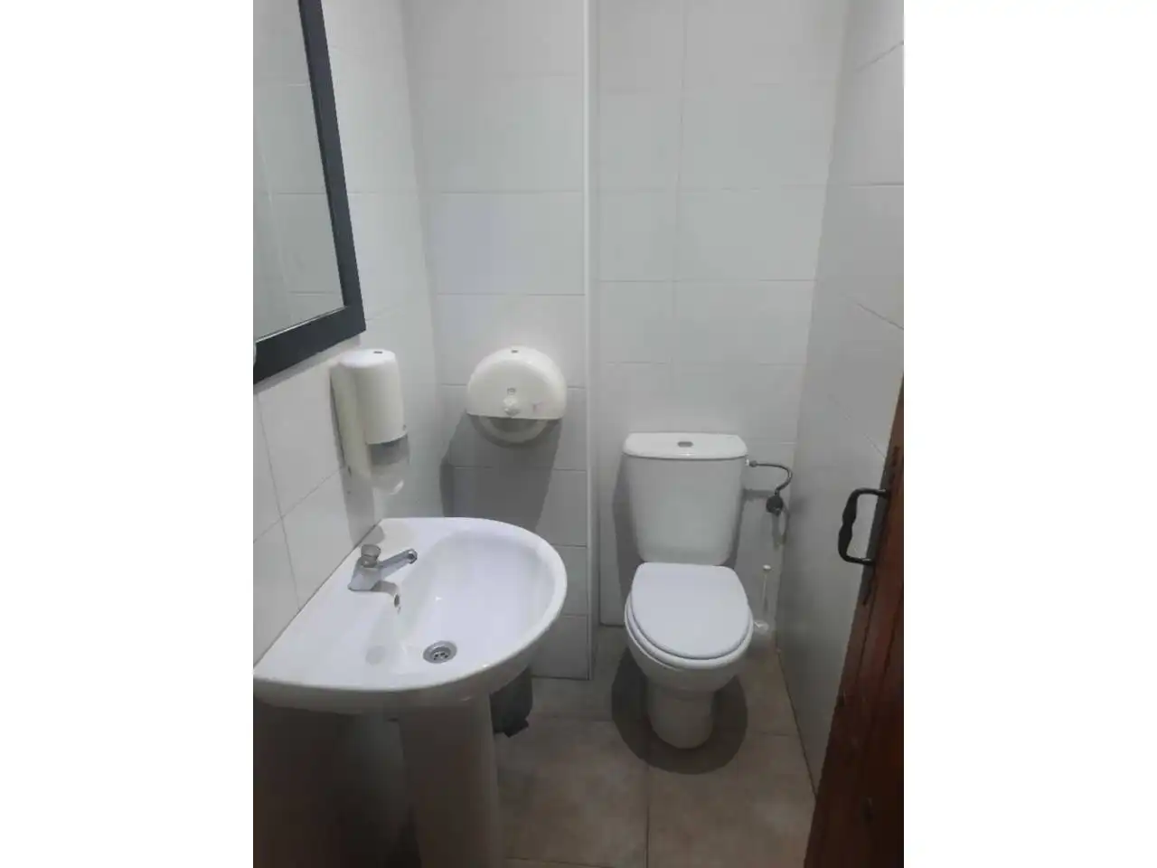 Bany de Local de lloguer en Cartagena amb Aire condicionat