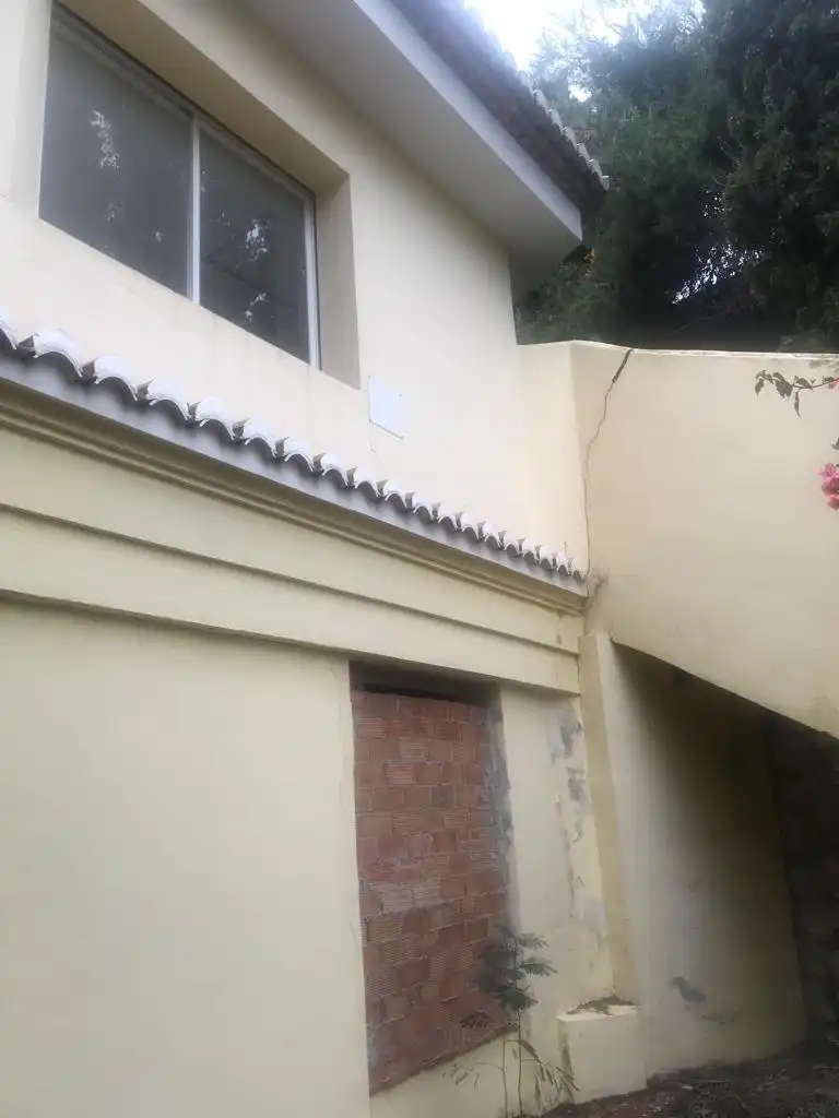 Vista exterior de Casa o xalet en venda en Almuñécar amb Jardí privat, Terrassa i Piscina