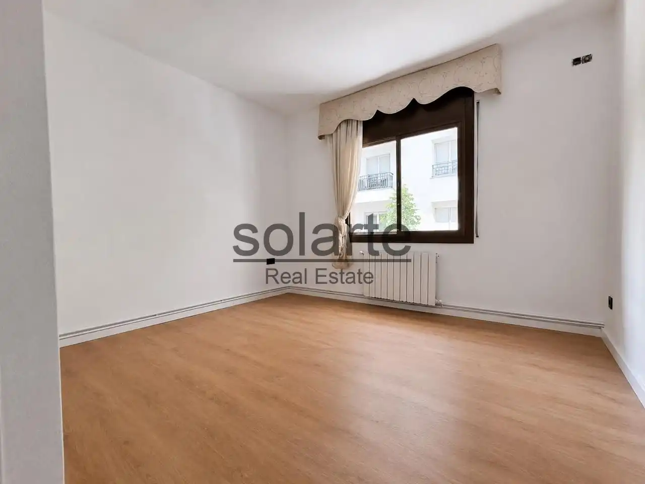 Bedroom of Flat for sale in L'Hospitalet de Llobregat  with Parquet flooring