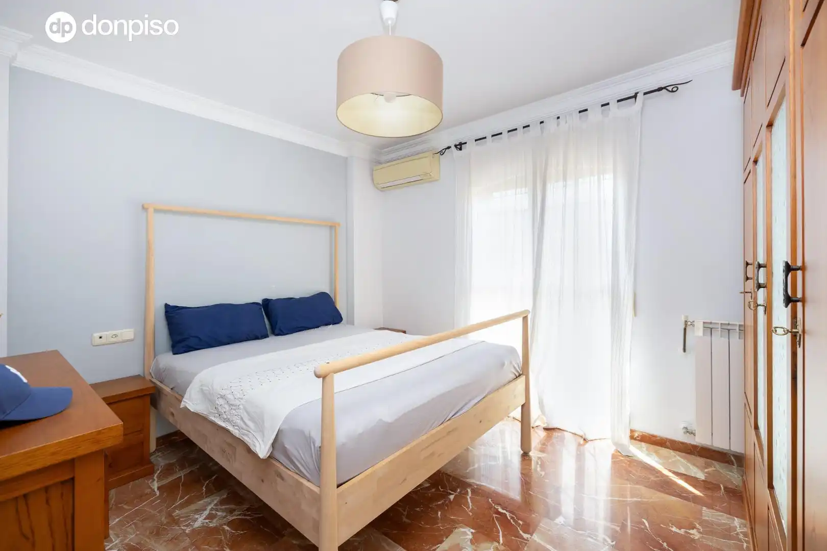 Casa aparellada amb terrassa en venda a MARIA PINET 10, imagen 23