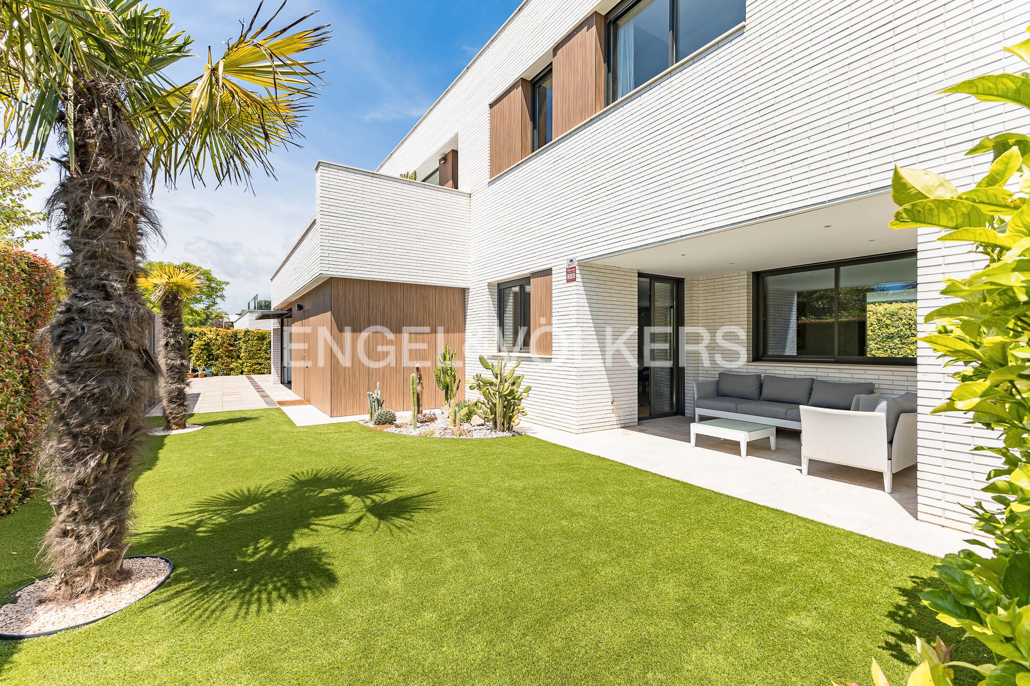 Exterior view of House or chalet for sale in Sitges  with Air Conditioner, Heating and Private garden