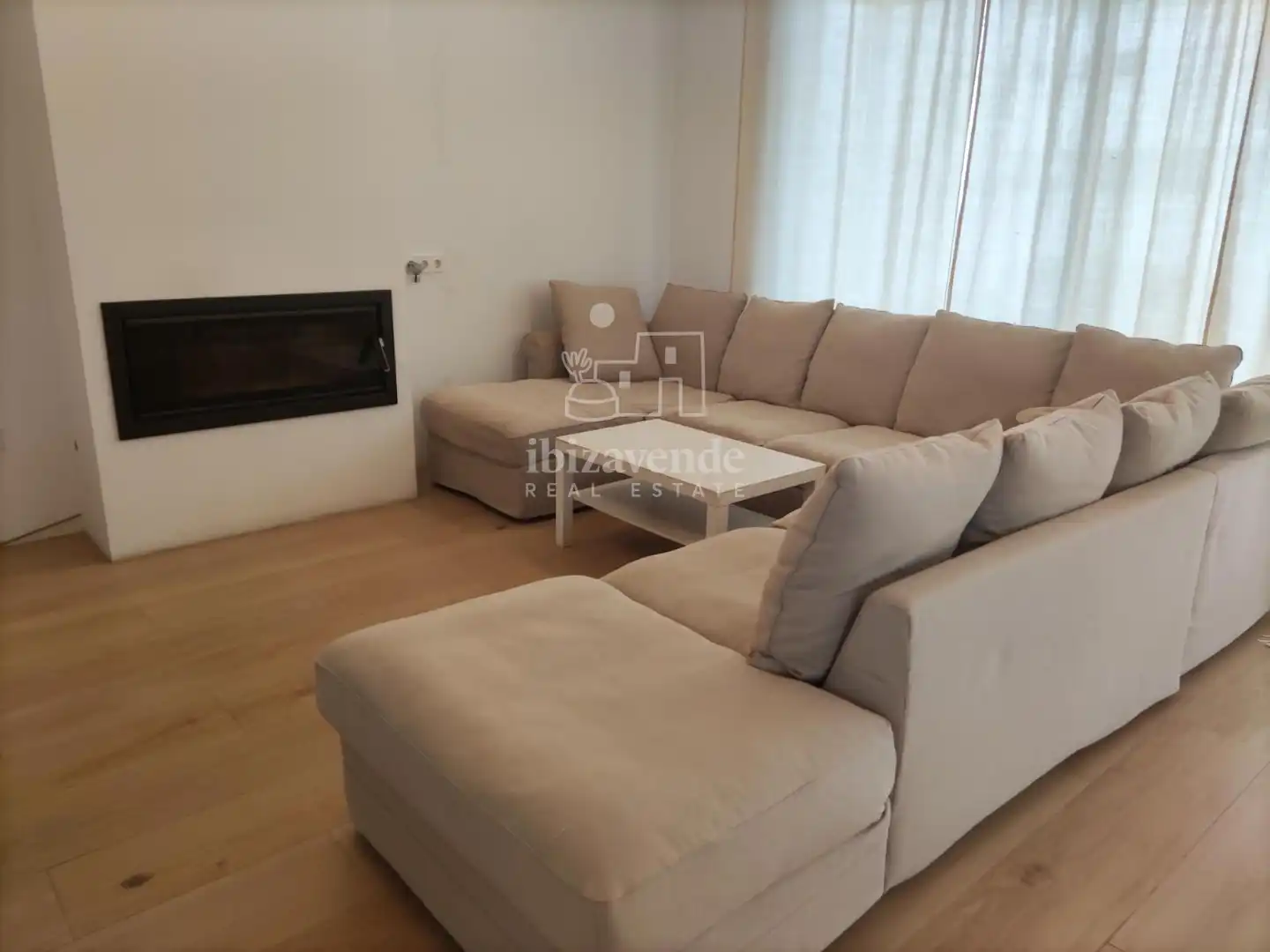 Sala d'estar de Casa o xalet en venda en Santa Eulària des Riu amb Aire condicionat, Calefacció i Jardí privat