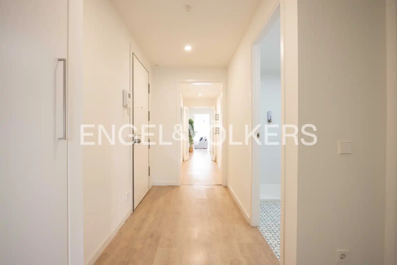 Flat for sale in Barcelona  with Air Conditioner, Heating and Private garden