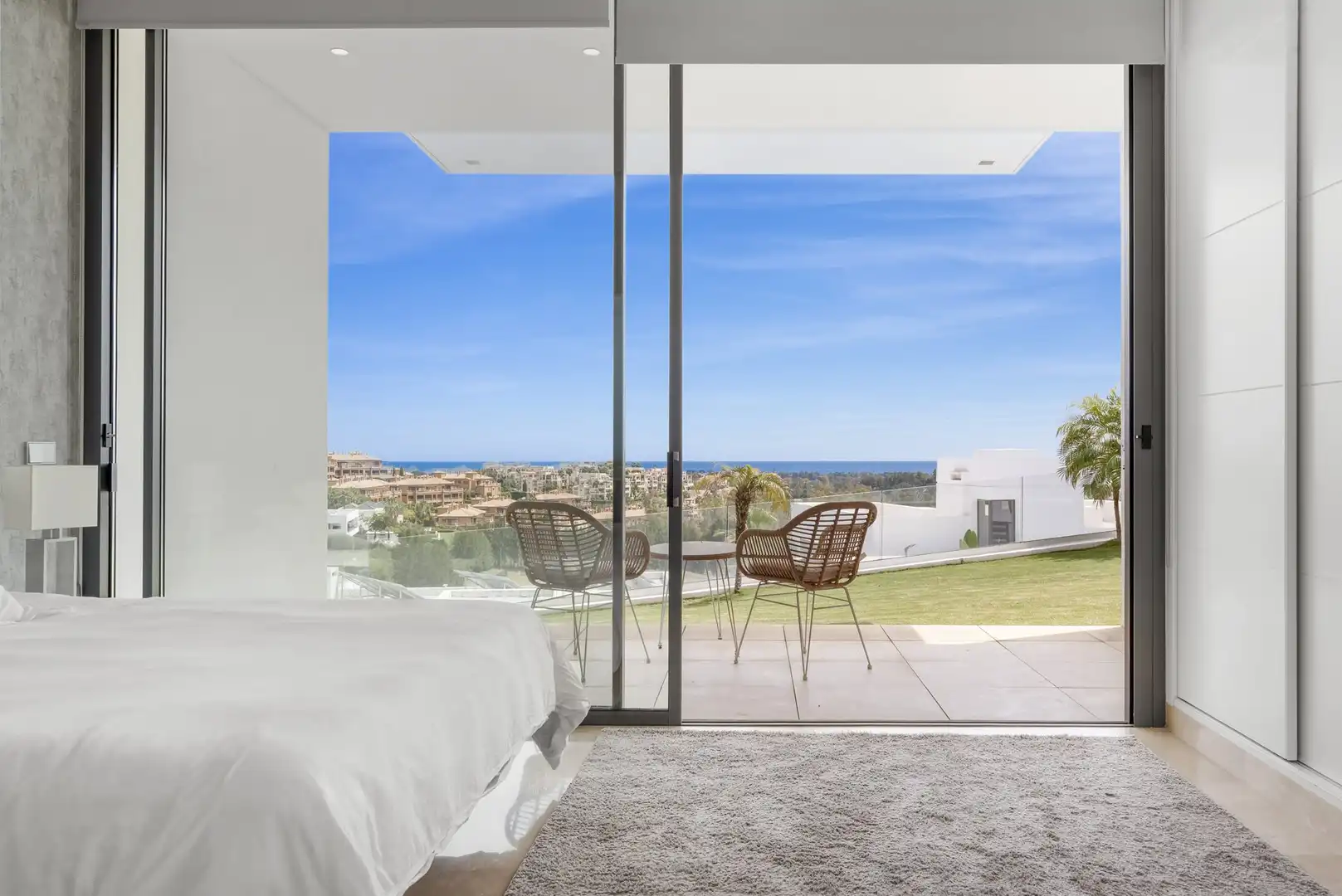 Dormitori de Casa o xalet en venda en Benahavís amb Aire condicionat, Jardí privat i Terrassa