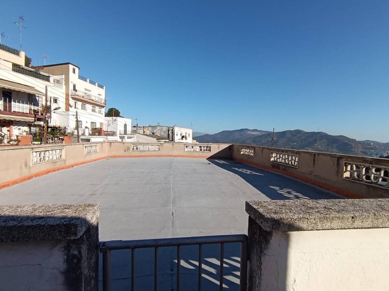 Vista exterior de Casa o chalet en venta en  Barcelona Capital con Jardín privado, Terraza y Piscina