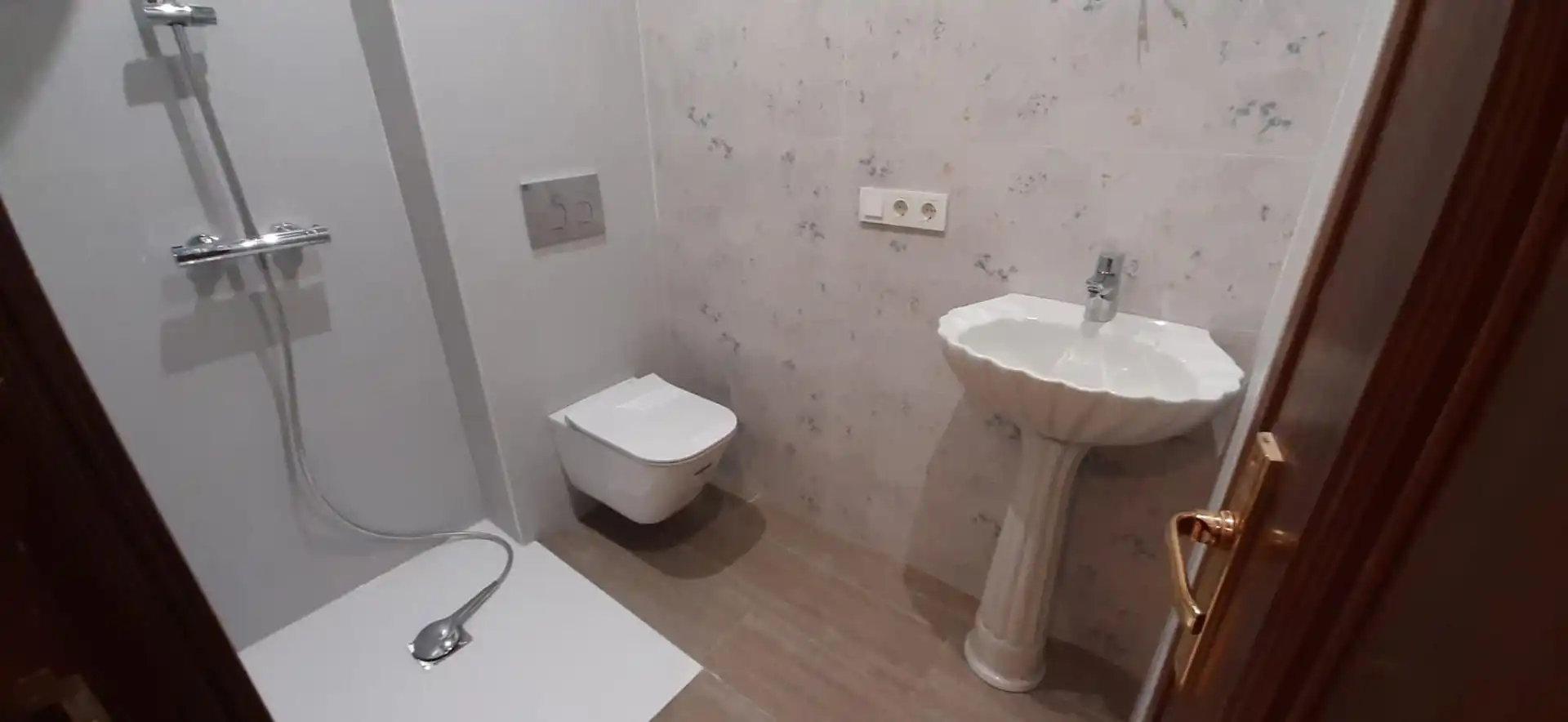 Bathroom of Flat for sale in Salamanca  with Heating and Balcony
