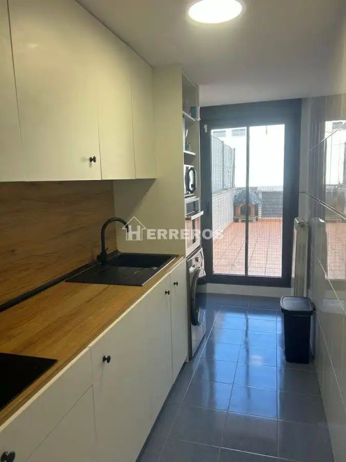 Piso en venta en Albelda de Iregua con Calefacción, Parquet y Terraza