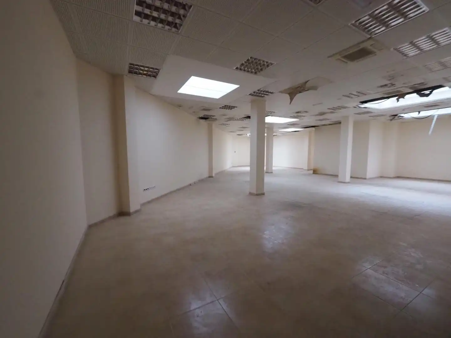 Local comercial en venda a Centre - Passeig i Rodalies, imagen 3