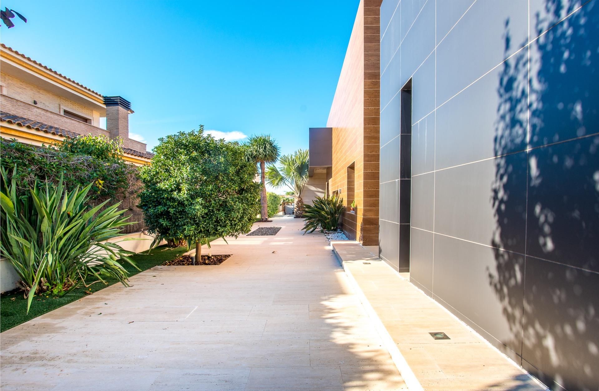 Vista exterior de Casa o xalet en venda en Molina de Segura amb Aire condicionat, Jardí privat i Terrassa