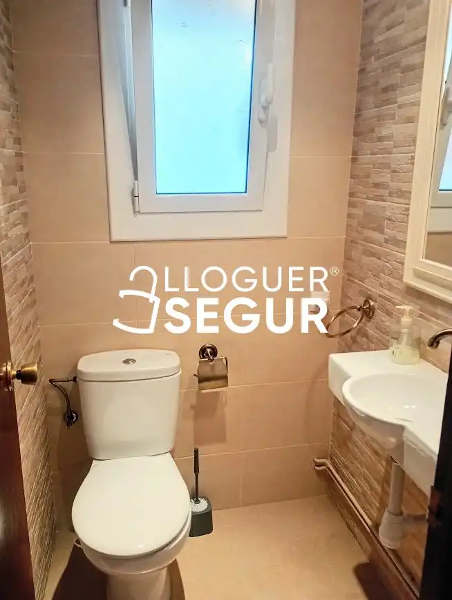 Baño de Piso de alquiler en Piera con Aire acondicionado, Calefacción y Terraza