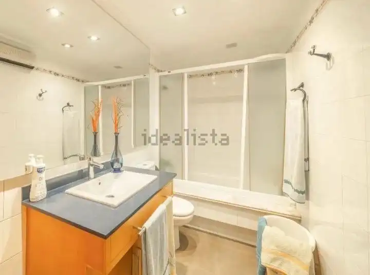 Baño de Casa adosada en venta en Alicante / Alacant con Aire acondicionado, Calefacción y Jardín privado