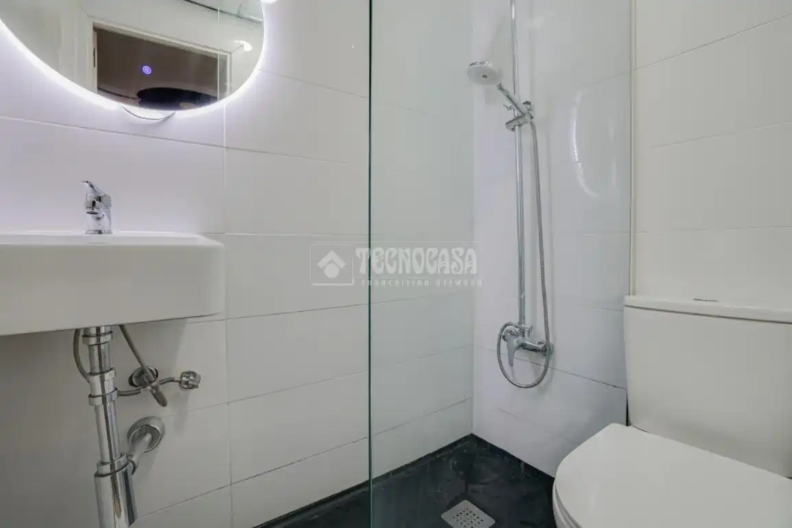 Bathroom of Flat for sale in Terrassa  with Terrace