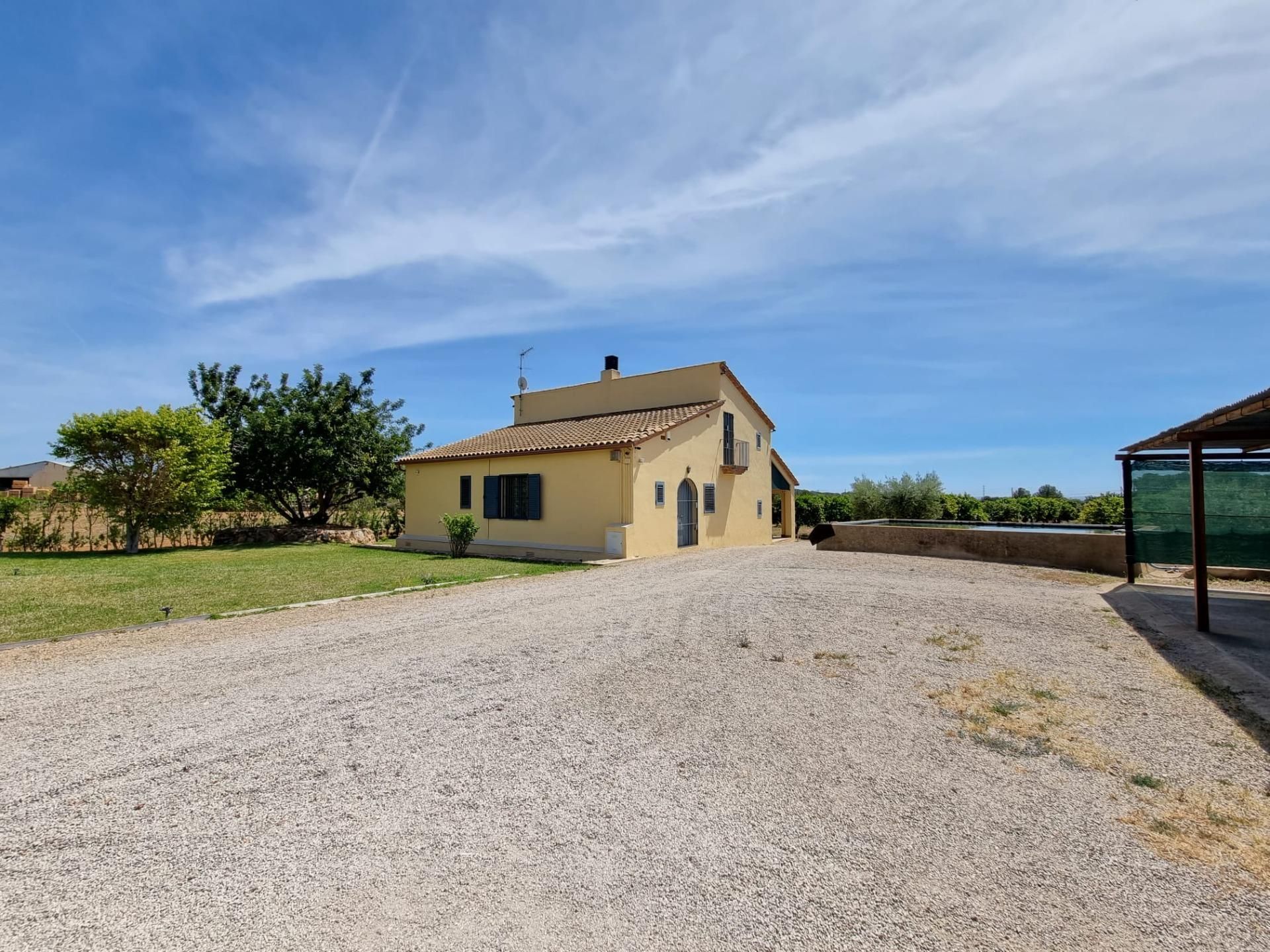 Vista exterior de Finca rústica en venda en Roda de Berà amb Aire condicionat, Calefacció i Jardí privat