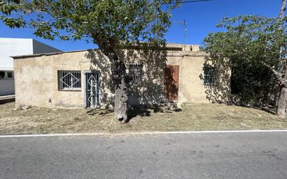 Vista exterior de Casa o xalet en venda en Deltebre amb Terrassa