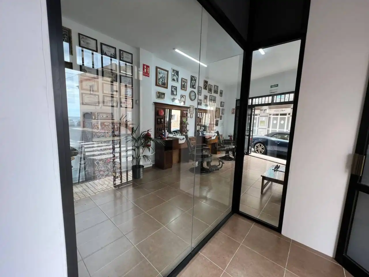 Local comercial en traspaso en Avenida Fernando Salazar González, imagen 3