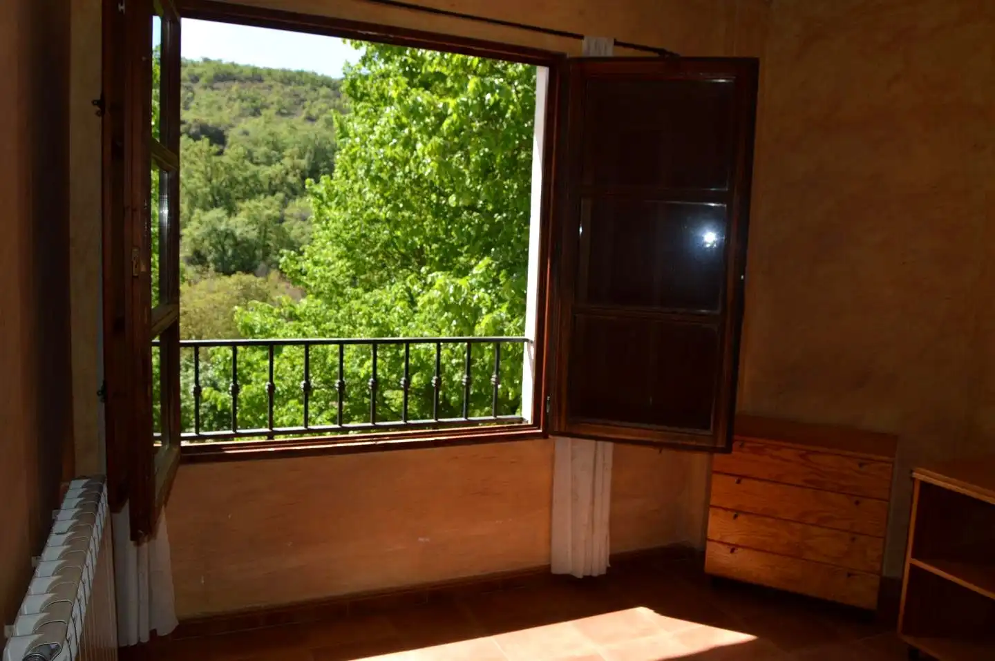 Dormitori de Casa adosada en venda en Olmeda de las Fuentes amb Calefacció i Jardí privat