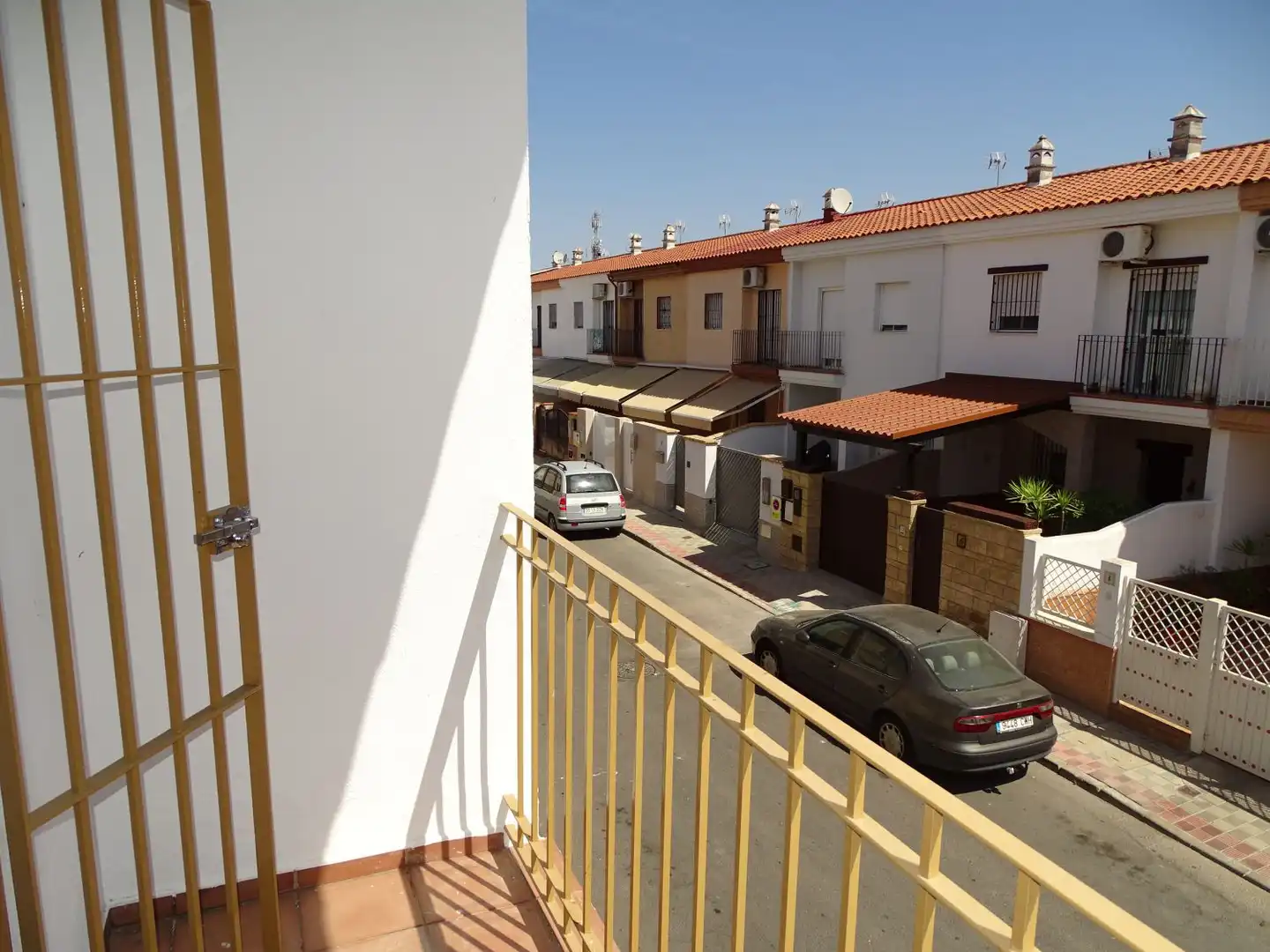 Vista exterior de Casa o xalet en venda en Utrera amb Calefacció, Terrassa i Traster