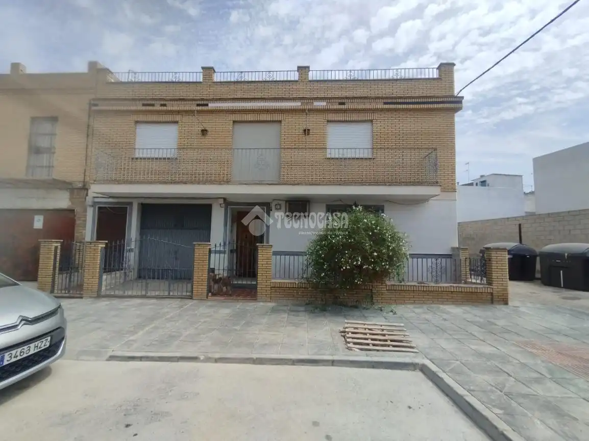 Vista exterior de Pis en venda en Coria del Río