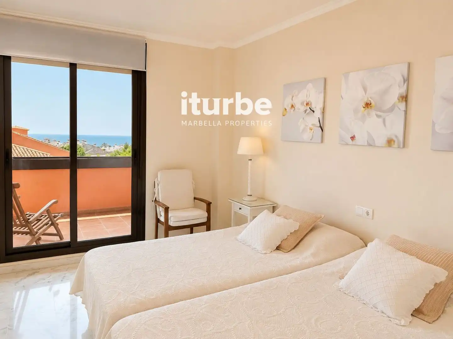 Habitación de Piso de alquiler en Marbella con Aire acondicionado, Terraza y Piscina