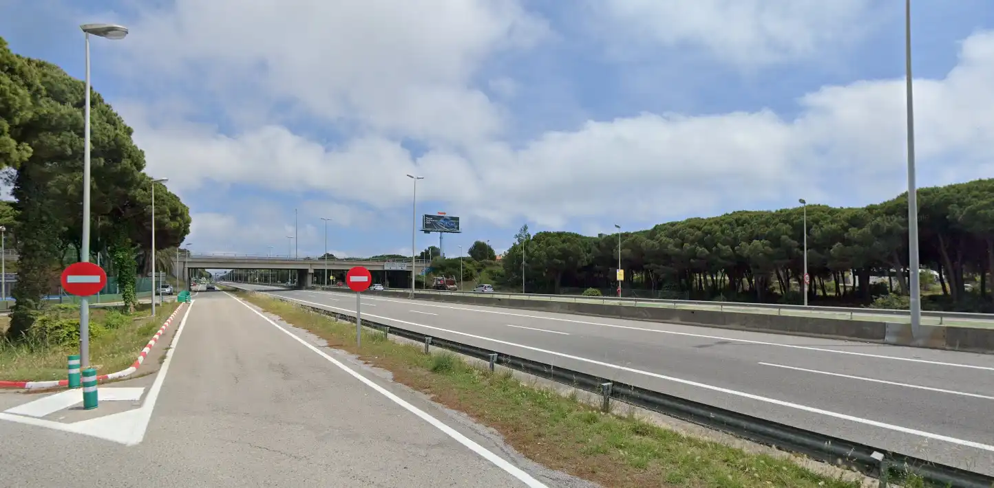 Vista exterior de Garatge en venda en Gavà